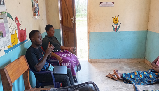 Aidah Njobvu in group discussion